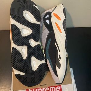 Men’s Yeezy 700 Waverunners Size 11